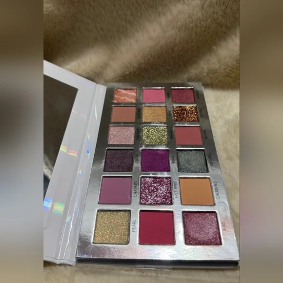 Smoke & Mirrors ELECTRIC 18pc Eyeshadow Kit Talc Free NIP - Picture 3 of 4